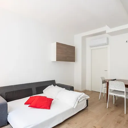 Centre - 10 Minutes To Duomo - Free Wifi E Netflix Apartment *